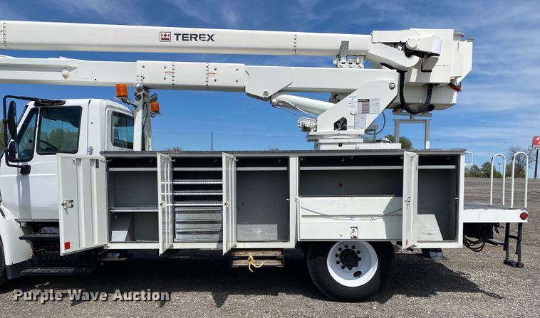 image for item KB9489 2010 International 4300 SBA  bucket truck