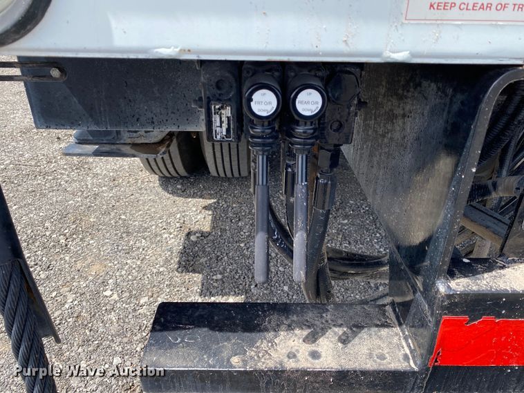 image for item KB9489 2010 International 4300 SBA  bucket truck