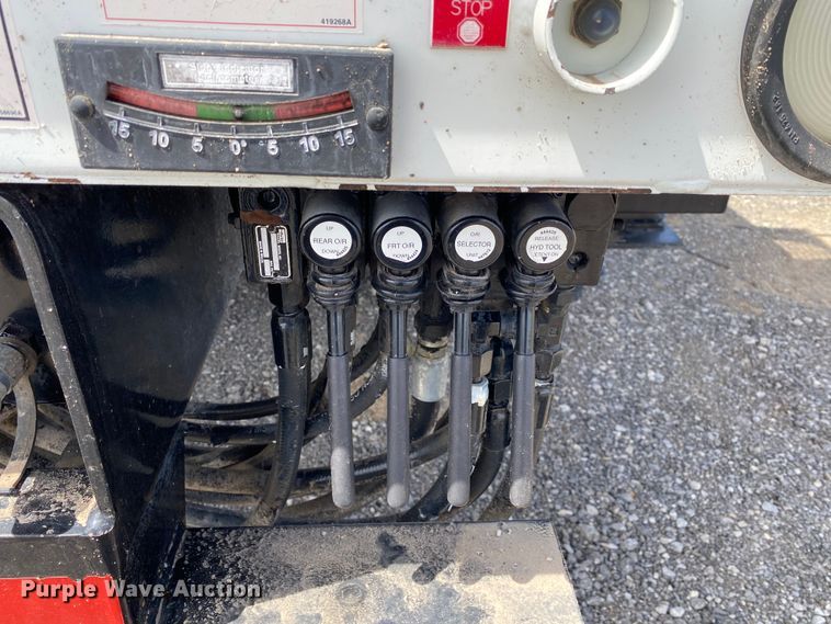 image for item KB9489 2010 International 4300 SBA  bucket truck