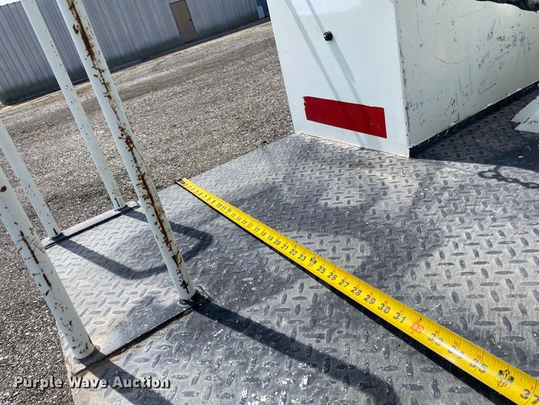 image for item KB9489 2010 International 4300 SBA  bucket truck