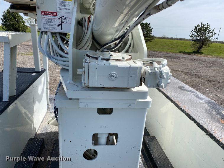 image for item KB9489 2010 International 4300 SBA  bucket truck