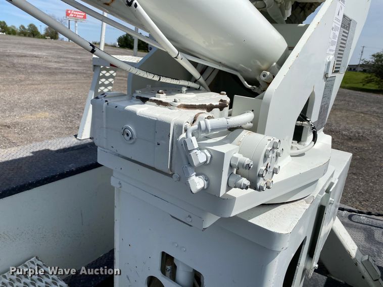 image for item KB9489 2010 International 4300 SBA  bucket truck