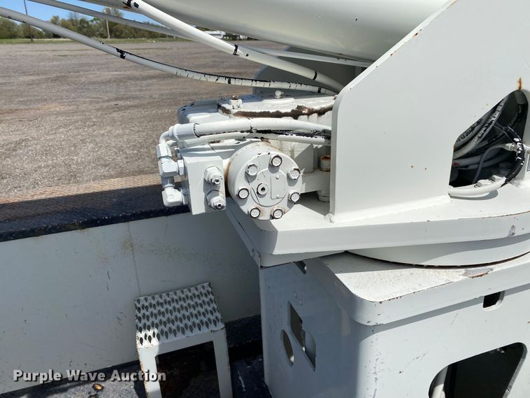 image for item KB9489 2010 International 4300 SBA  bucket truck