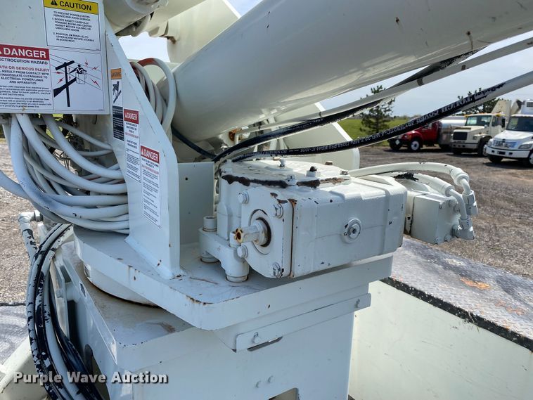 image for item KB9489 2010 International 4300 SBA  bucket truck