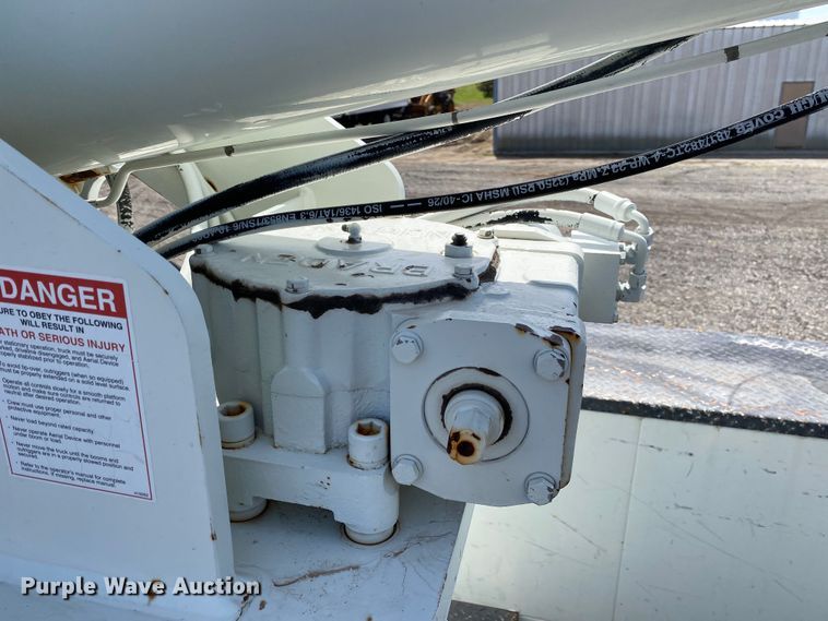 image for item KB9489 2010 International 4300 SBA  bucket truck