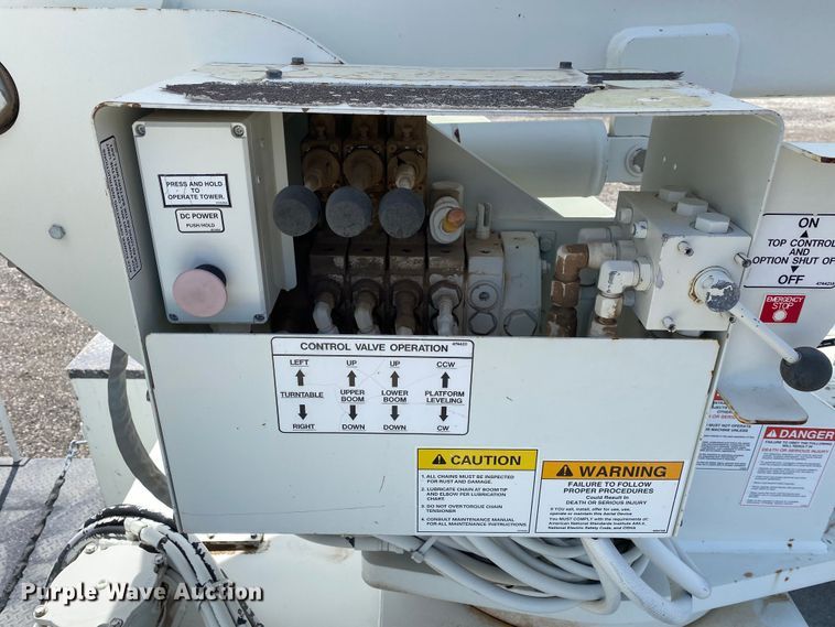 image for item KB9489 2010 International 4300 SBA  bucket truck