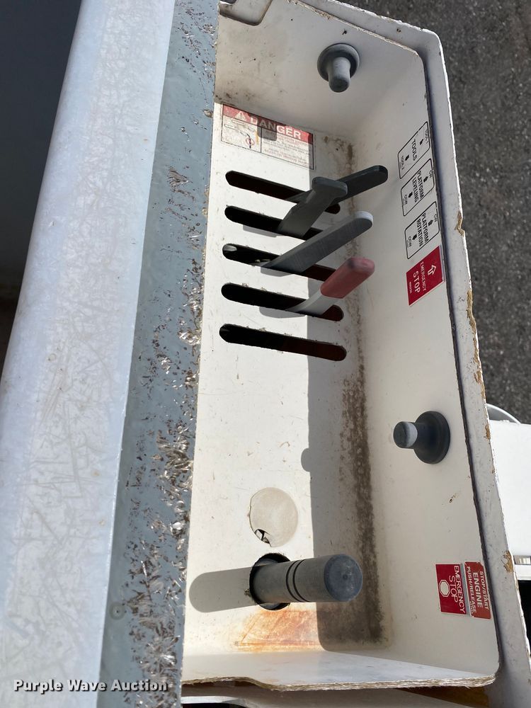 image for item KB9489 2010 International 4300 SBA  bucket truck