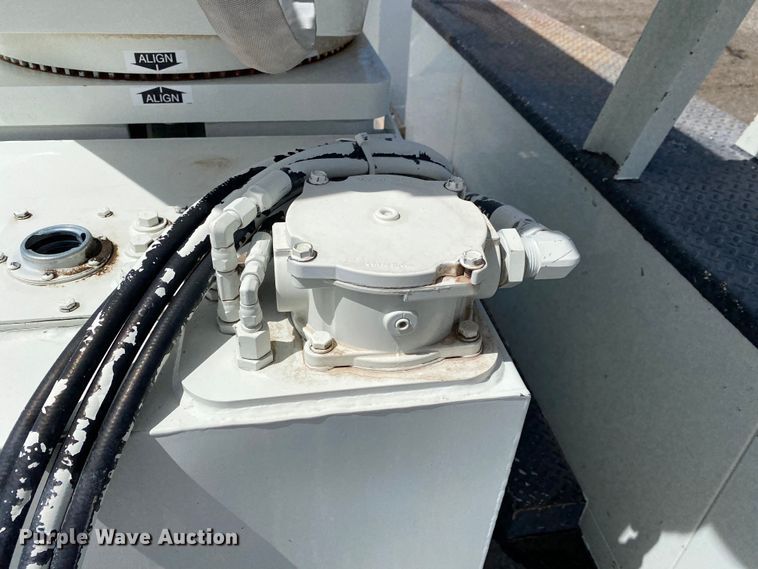 image for item KB9489 2010 International 4300 SBA  bucket truck