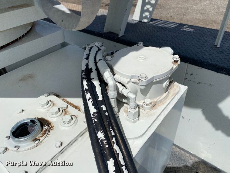 image for item KB9489 2010 International 4300 SBA  bucket truck