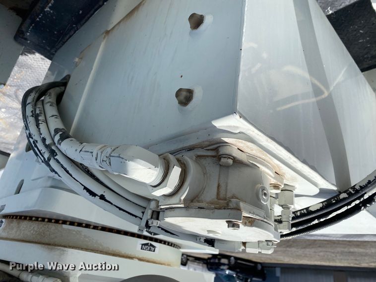 image for item KB9489 2010 International 4300 SBA  bucket truck