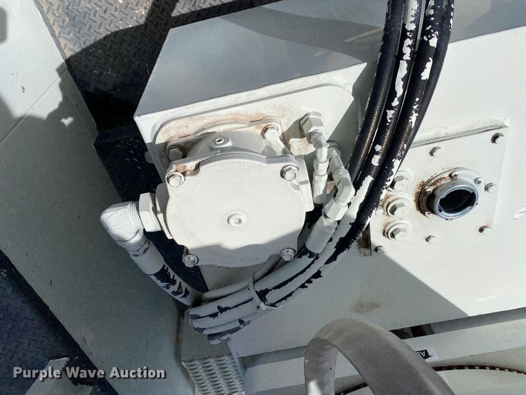 image for item KB9489 2010 International 4300 SBA  bucket truck