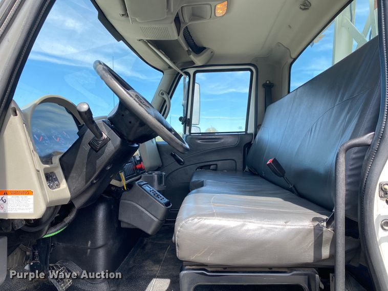 image for item KB9489 2010 International 4300 SBA  bucket truck