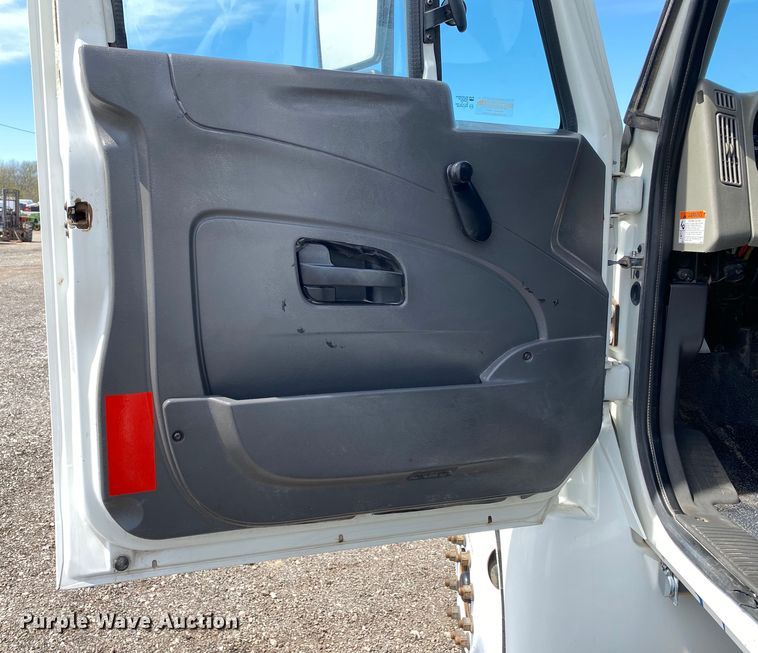 image for item KB9489 2010 International 4300 SBA  bucket truck