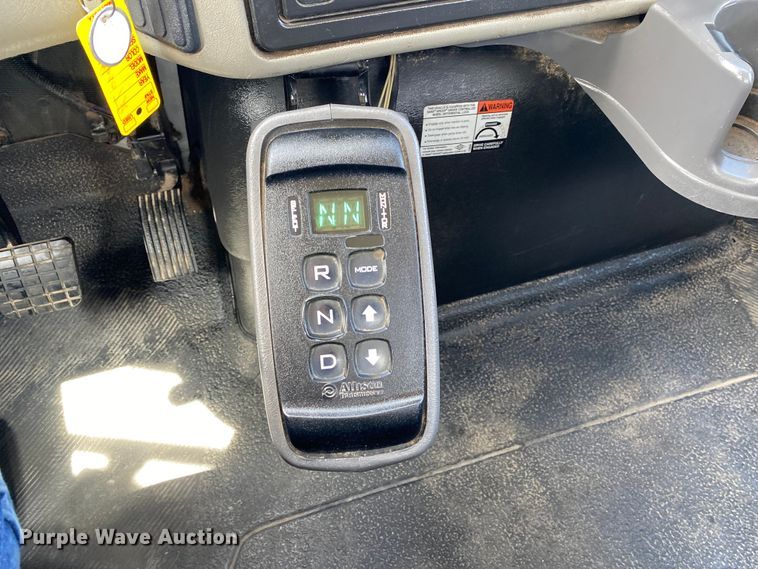 image for item KB9489 2010 International 4300 SBA  bucket truck