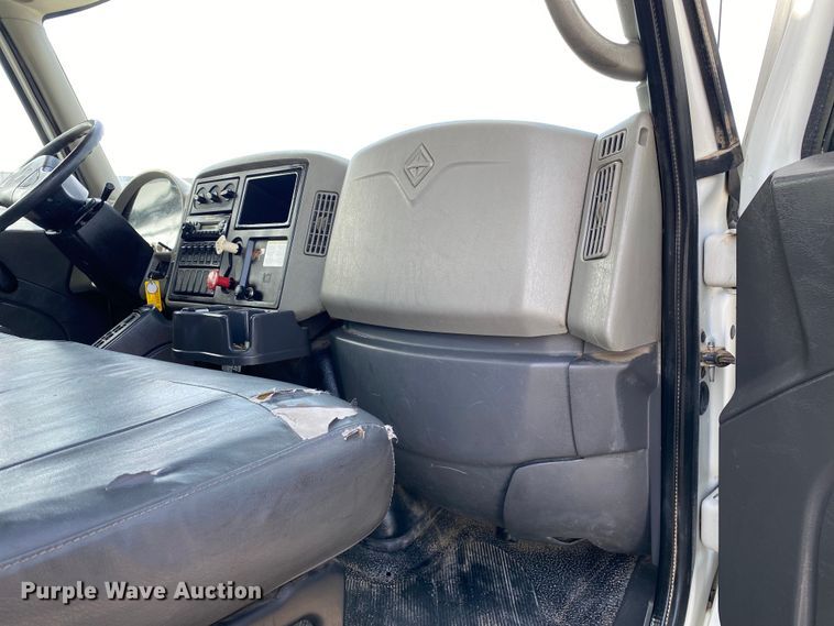 image for item KB9489 2010 International 4300 SBA  bucket truck