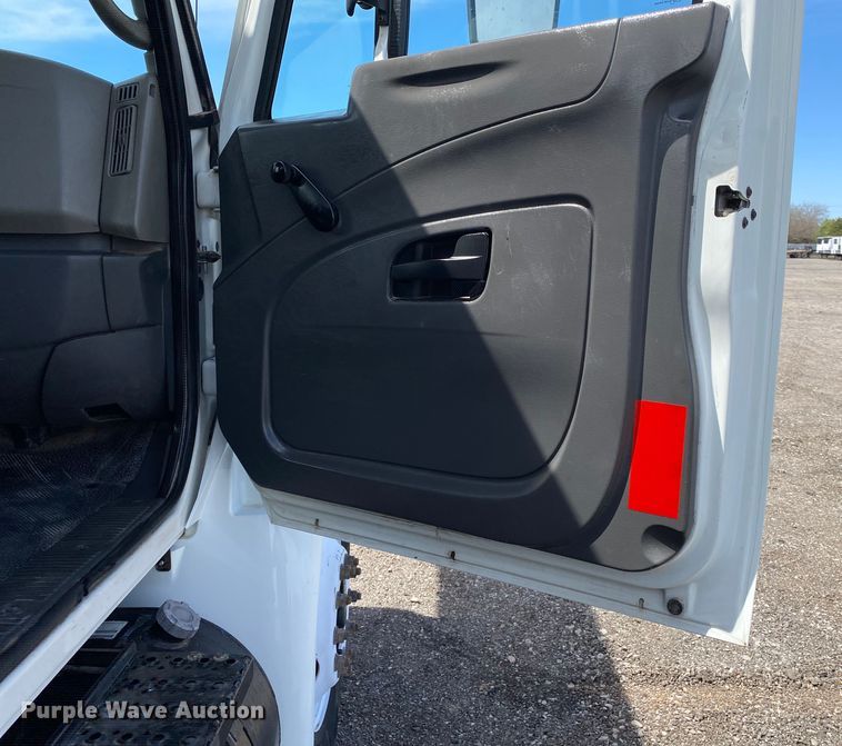 image for item KB9489 2010 International 4300 SBA  bucket truck