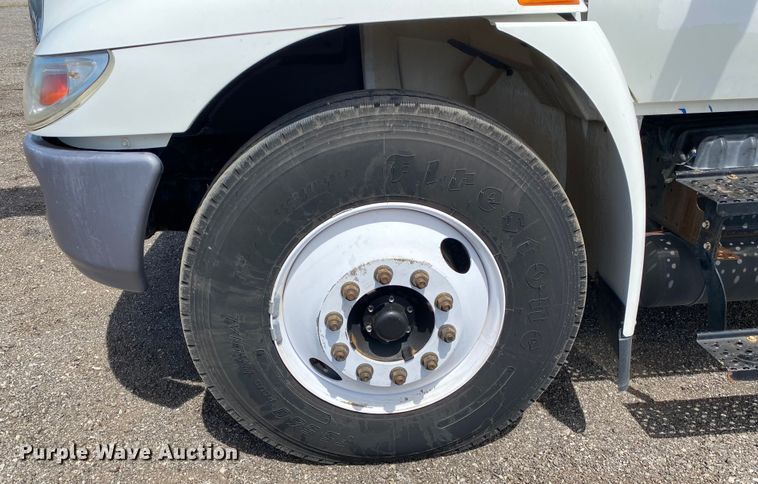 image for item KB9489 2010 International 4300 SBA  bucket truck