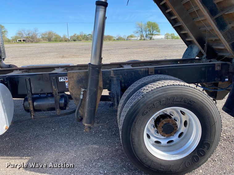 image for item KB9496 1999 Peterbilt 330  dump flatbed truck