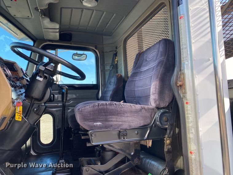 image for item KB9496 1999 Peterbilt 330  dump flatbed truck