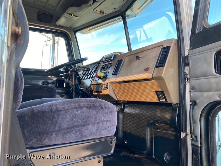 image for item KB9496 1999 Peterbilt 330  dump flatbed truck