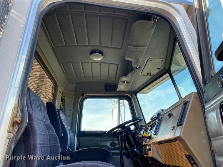 image for item KB9496 1999 Peterbilt 330  dump flatbed truck