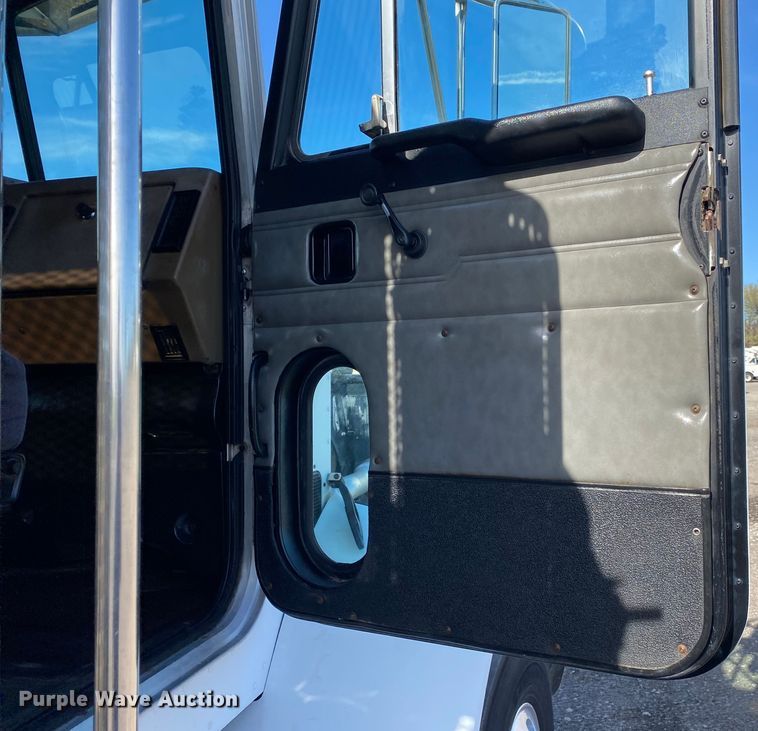 image for item KB9496 1999 Peterbilt 330  dump flatbed truck