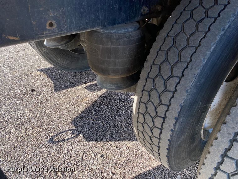 image for item KB9496 1999 Peterbilt 330  dump flatbed truck