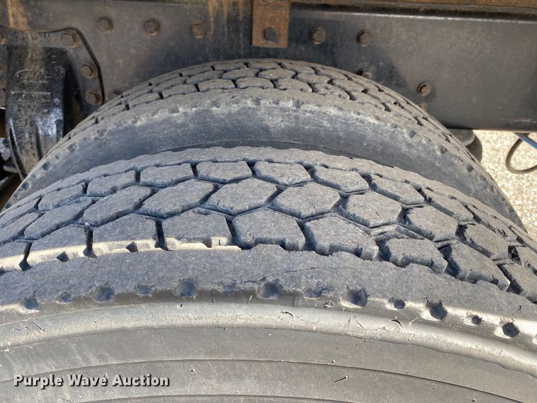 image for item KB9496 1999 Peterbilt 330  dump flatbed truck