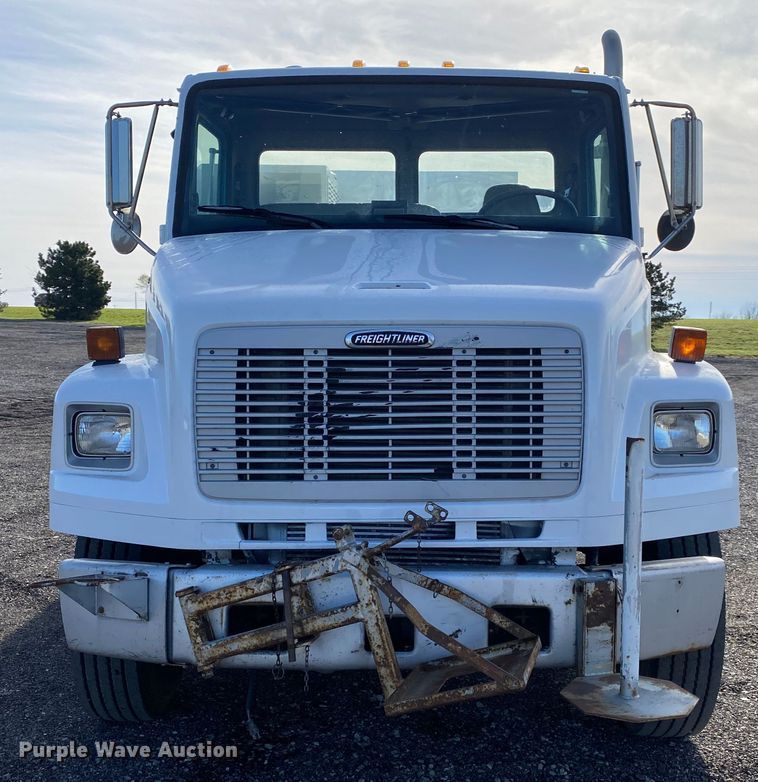image for item KB9498 2002 Freightliner FL70  utility / service truck