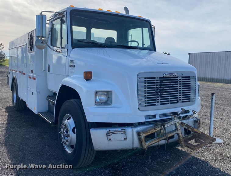 image for item KB9498 2002 Freightliner FL70  utility / service truck