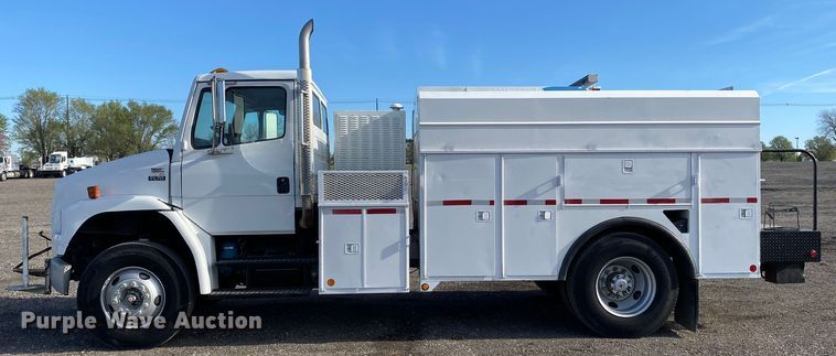 image for item KB9498 2002 Freightliner FL70  utility / service truck