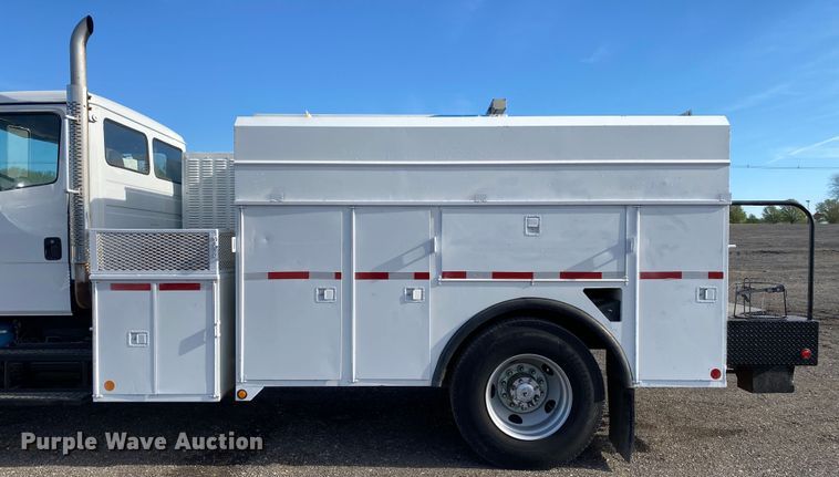 image for item KB9498 2002 Freightliner FL70  utility / service truck