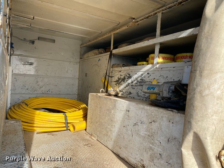 image for item KB9498 2002 Freightliner FL70  utility / service truck