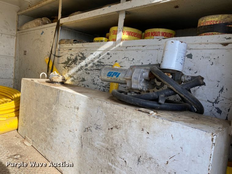 image for item KB9498 2002 Freightliner FL70  utility / service truck