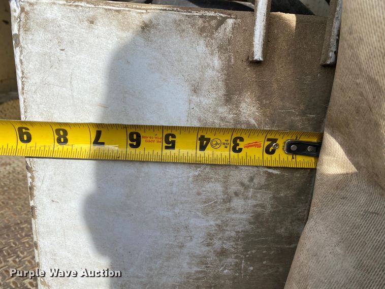 image for item KB9498 2002 Freightliner FL70  utility / service truck