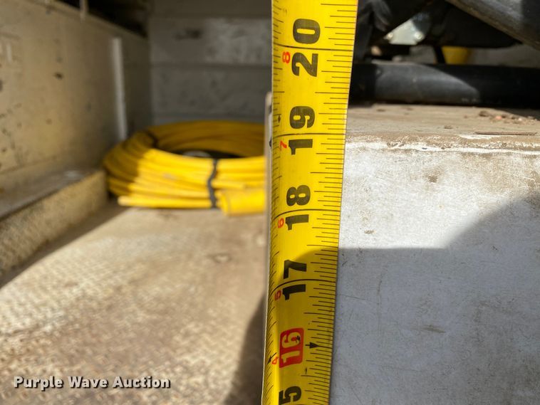 image for item KB9498 2002 Freightliner FL70  utility / service truck