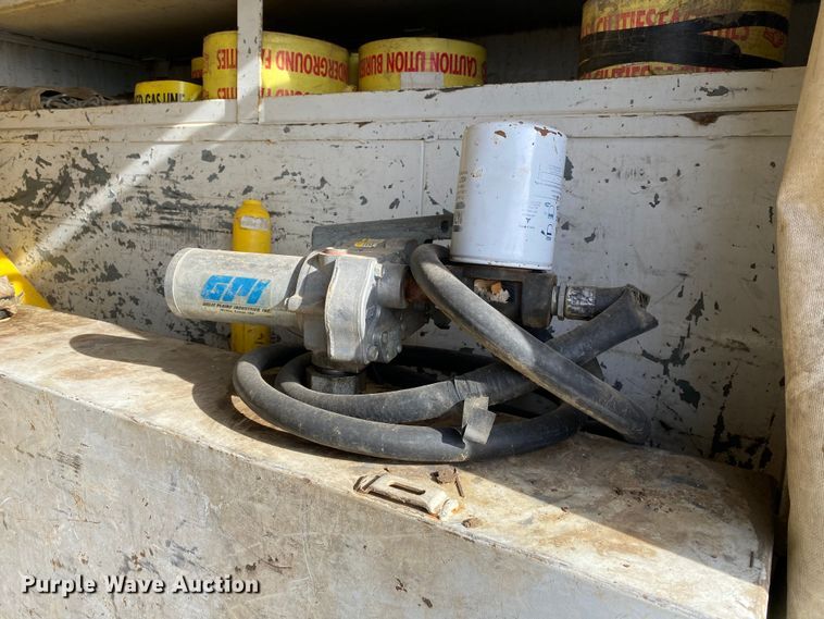 image for item KB9498 2002 Freightliner FL70  utility / service truck