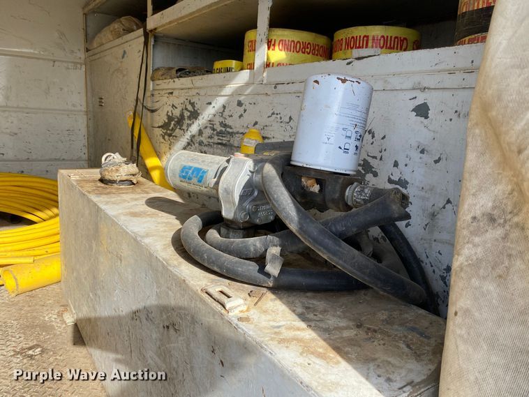 image for item KB9498 2002 Freightliner FL70  utility / service truck