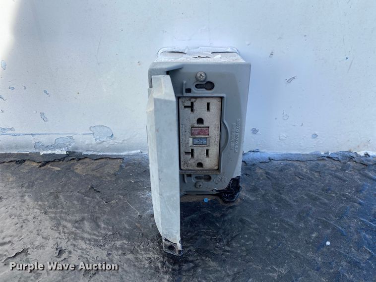 image for item KB9498 2002 Freightliner FL70  utility / service truck