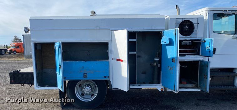 image for item KB9498 2002 Freightliner FL70  utility / service truck