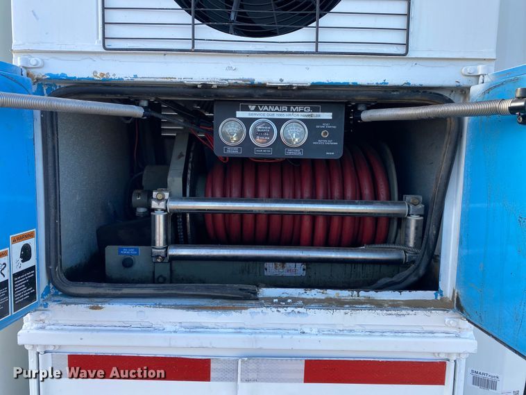 image for item KB9498 2002 Freightliner FL70  utility / service truck