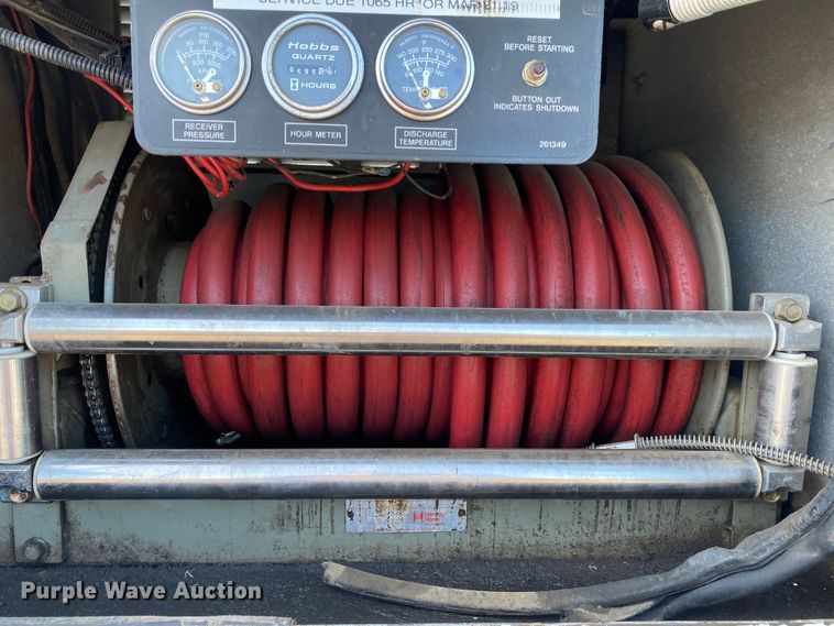 image for item KB9498 2002 Freightliner FL70  utility / service truck