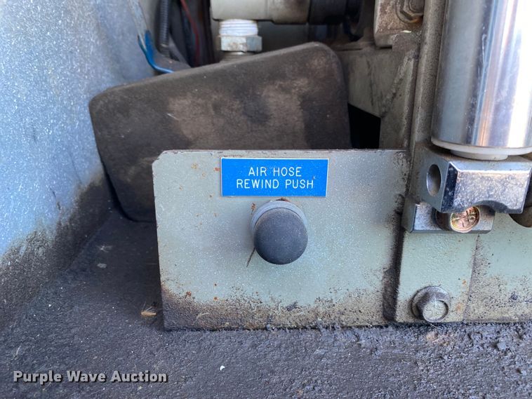 image for item KB9498 2002 Freightliner FL70  utility / service truck