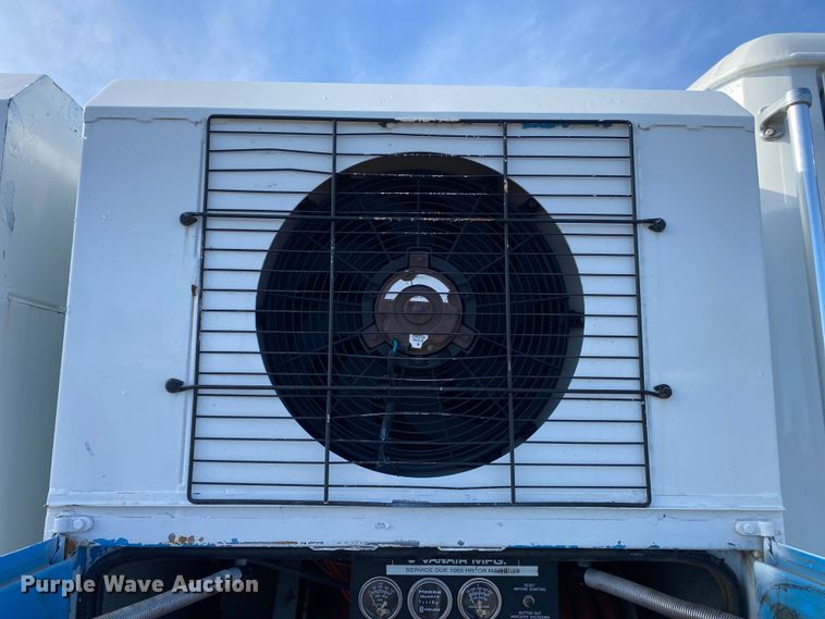 image for item KB9498 2002 Freightliner FL70  utility / service truck