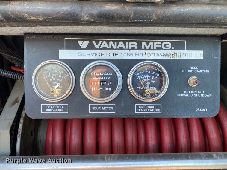 image for item KB9498 2002 Freightliner FL70  utility / service truck