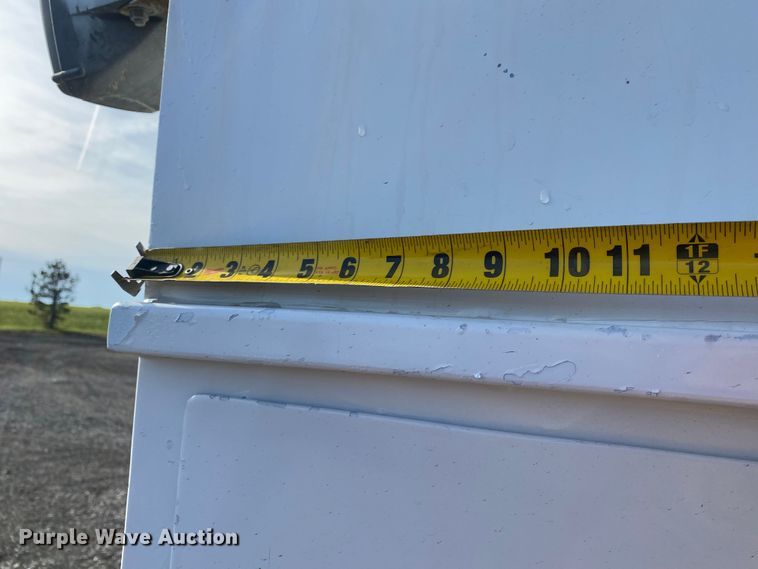 image for item KB9498 2002 Freightliner FL70  utility / service truck