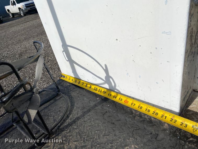 image for item KB9498 2002 Freightliner FL70  utility / service truck