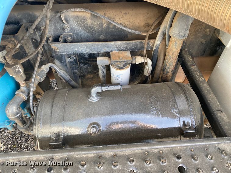 image for item KB9498 2002 Freightliner FL70  utility / service truck