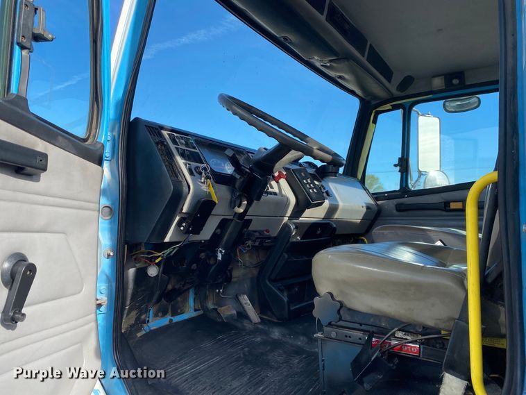 image for item KB9498 2002 Freightliner FL70  utility / service truck