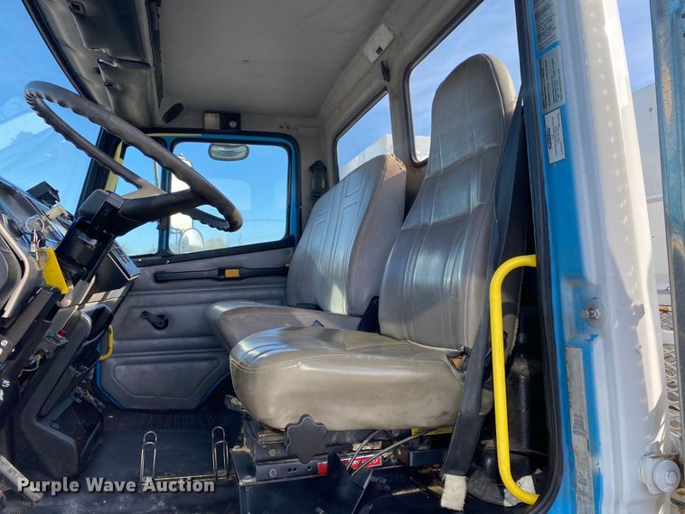 image for item KB9498 2002 Freightliner FL70  utility / service truck